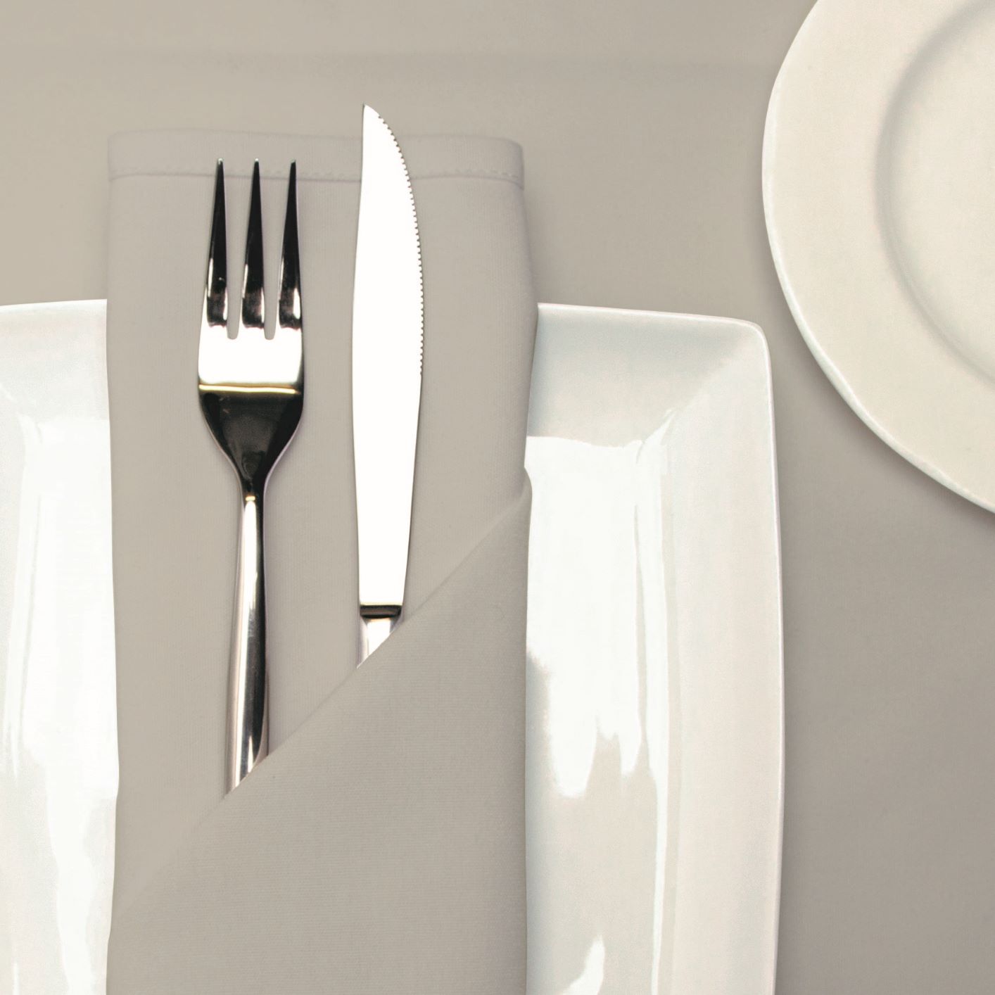 Kudos light grey table cloths and napkins